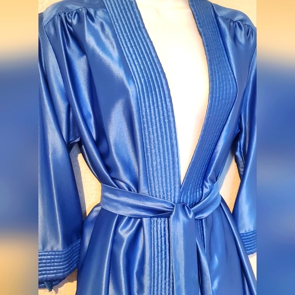 💚5/$25 That Look Blue Satin Nylon Belted Short Robe With Pockets Size Small - Picture 5 of 7